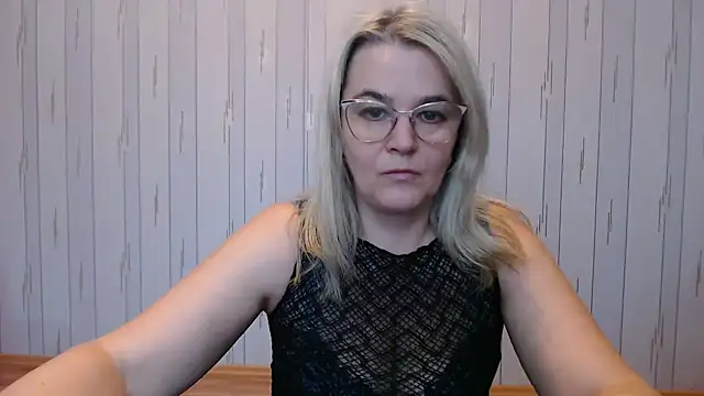 Snapshot of EleanoraDream chatting on November 2025 06:13:02 AM EleanoraDream online show from November 2025 06:13:02 AM