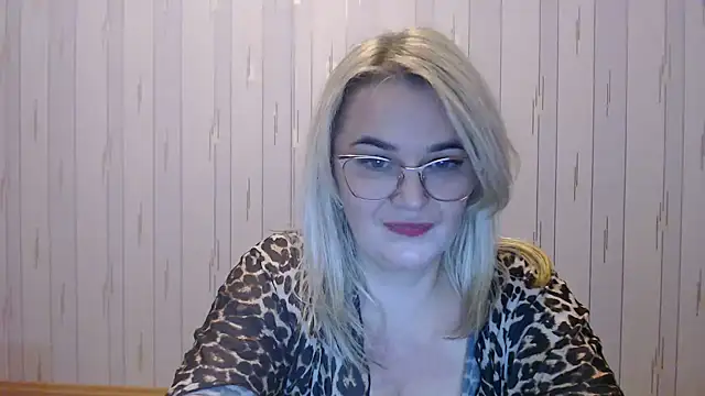 Snapshot of EleanoraDream chatting on November 2025 01:55:01 PM EleanoraDream online show from November 2025 01:55:01 PM