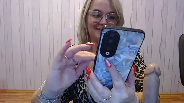 Snapshot of EleanoraDream chatting on November 2025 07:24:02 PM EleanoraDream online show from November 2025 07:24:02 PM