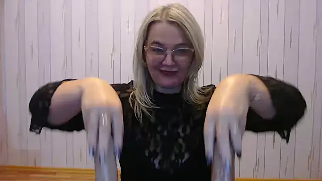 Snapshot of EleanoraDream chatting on December 2025 06:37:02 PM EleanoraDream online show from December 2025 06:37:02 PM