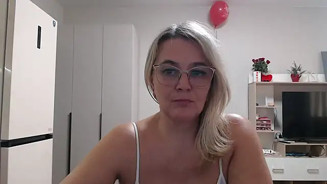 EleanoraDream online show from March 2026 12:33:02 PM