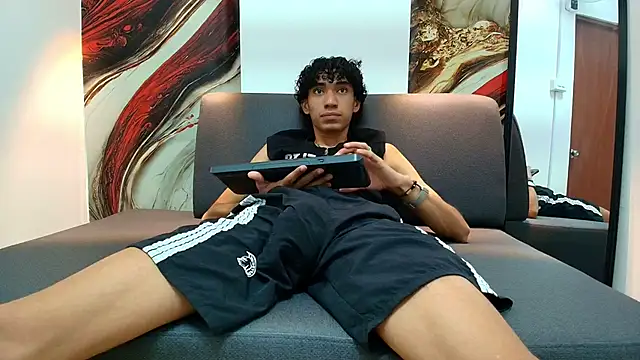 Snapshot of simondwayne chatting on March 2026 07:30:02 PM simondwayne online show from March 2026 07:30:02 PM