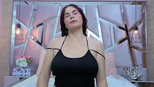 ThaliaCross online show from April 2026 07:42:02 PM