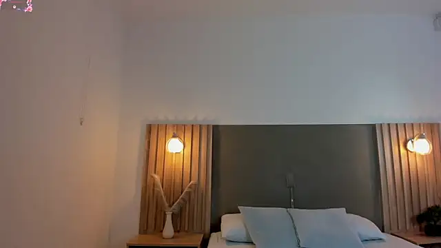 emma fhox online show from October 2025 02:23:02 AM