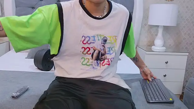 ZoeKrug online show from September 2025 12:10:02 PM