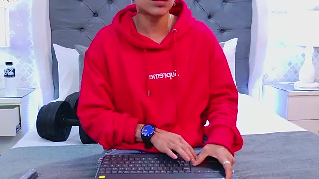 ZoeKrug online show from January 2026 01:04:01 PM