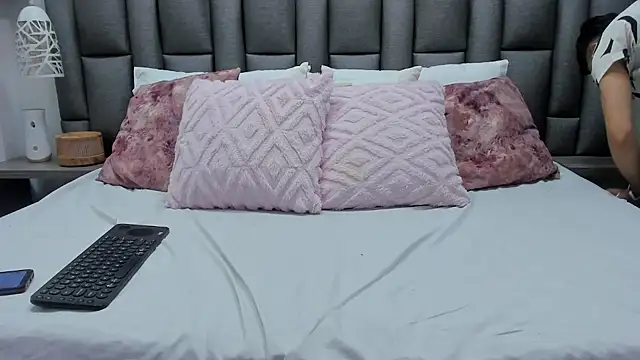 ZoeKrug online show from February 2026 01:12:02 PM