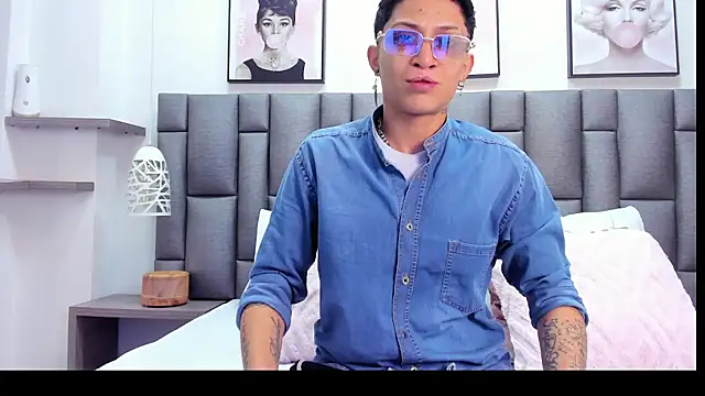 ZoeKrug online show from March 2026 12:34:01 PM