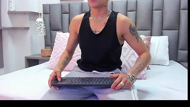 ZoeKrug online show from March 2026 12:53:01 PM