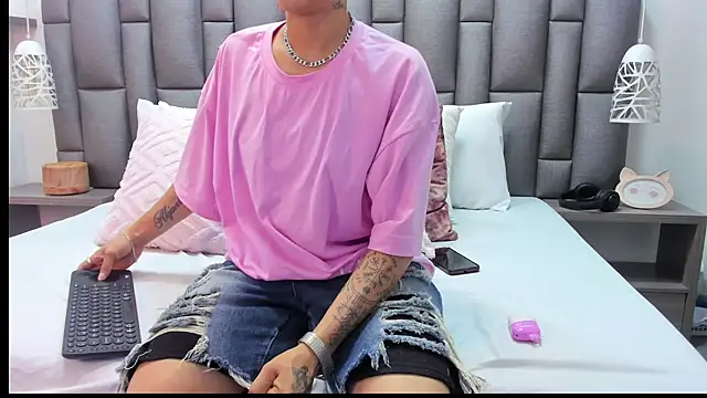 ZoeKrug online show from March 2026 12:21:02 PM