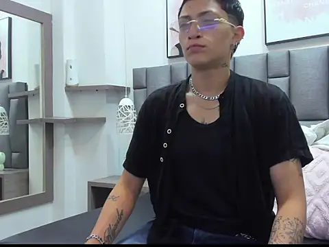 ZoeKrug online show from March 2026 11:59:01 AM