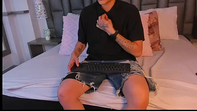 ZoeKrug online show from March 2026 12:31:01 PM