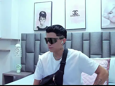 ZoeKrug online show from March 2026 12:09:01 PM