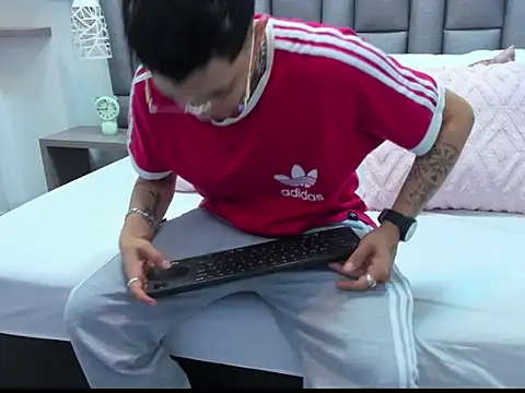 ZoeKrug online show from March 2026 12:21:01 PM