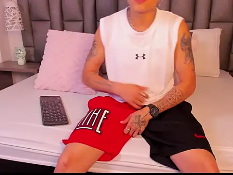 ZoeKrug online show from March 2026 12:11:01 PM