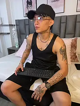 ZoeKrug online show from March 2026 12:27:02 PM