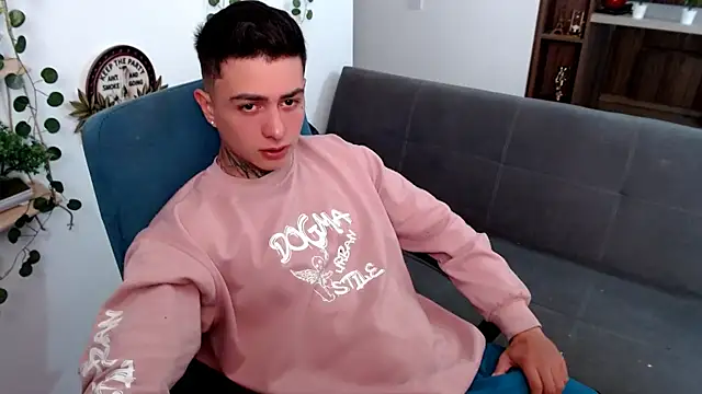 Snapshot of santii_ss chatting on March 2026 03:04:01 PM santii ss online show from March 2026 03:04:01 PM