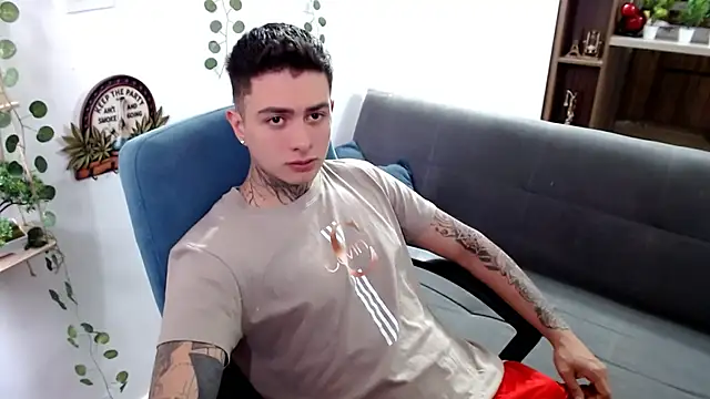 Snapshot of santii_ss chatting on March 2026 02:10:02 PM santii ss online show from March 2026 02:10:02 PM