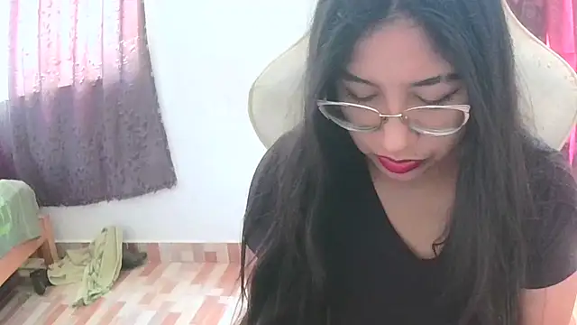 Snapshot of honeysweet111 chatting on October 2025 06:05:02 PM honeysweet111 online show from October 2025 06:05:02 PM