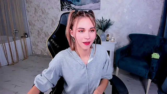 EllaCurtis online show from May 2026 06:03:01 PM