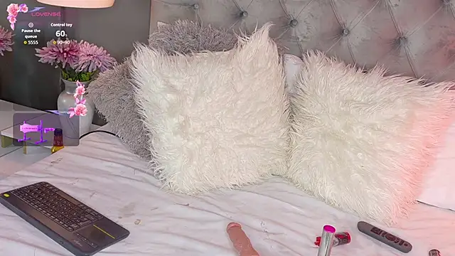 Snapshot of ElisaPeters chatting on September 2025 06:12:02 PM ElisaPeters online show from September 2025 06:12:02 PM