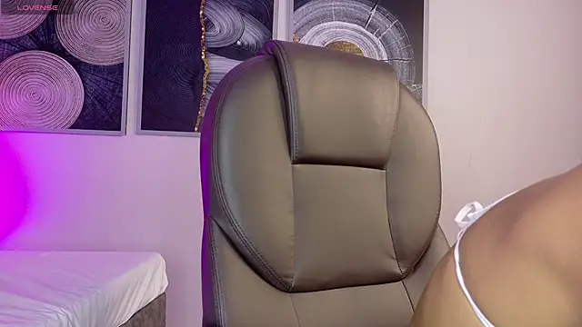 Snapshot of ElisaPeters chatting on October 2025 03:05:02 AM ElisaPeters online show from October 2025 03:05:02 AM