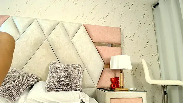 Zoelucas online show from March 2026 12:08:01 PM