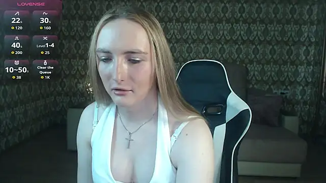 Vi Luxy online show from April 2026 01:47:01 AM
