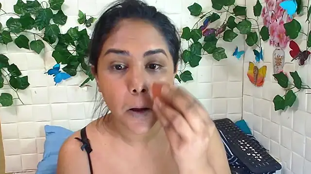 Snapshot of IndiaSexyStripper4u chatting on October 2025 05:03:02 PM IndiaSexyStripper4u online show from October 2025 05:03:02 PM