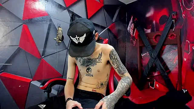 Snapshot of StraightBoy_Nick chatting on October 2025 01:17:01 AM StraightBoy Nick online show from October 2025 01:17:01 AM