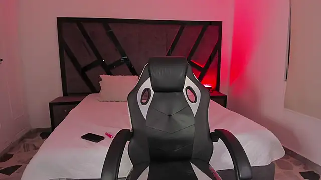 Snapshot of MarilynDupont chatting on September 2025 05:11:02 AM MarilynDupont online show from September 2025 05:11:02 AM