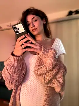 ScarletBloom  online show from October 2025 01:42:02 PM