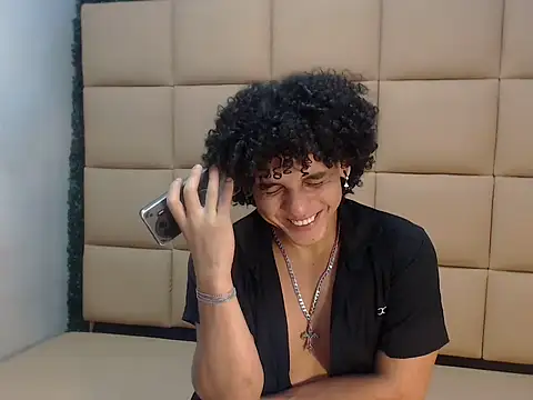 Xfire boy69 online show from September 2025 02:32:01 PM