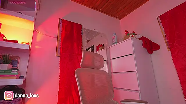 Snapshot of Dannaa_Lovs chatting on December 2025 06:02:01 PM Dannaa Lovs online show from December 2025 06:02:01 PM