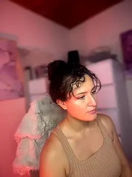 Dannaa Lovs online show from May 2026 11:17:02 AM