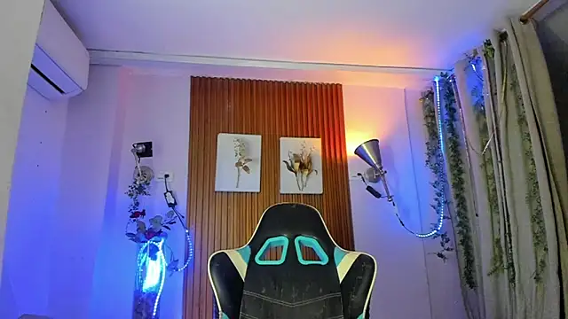 Snapshot of Darwin_mayo chatting on March 2026 05:29:01 PM Darwin mayo online show from March 2026 05:29:01 PM