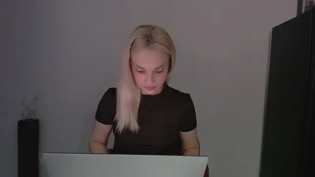 Snapshot of Lia_noo_regrets chatting on April 2026 04:06:02 PM Lia noo regrets online show from April 2026 04:06:02 PM