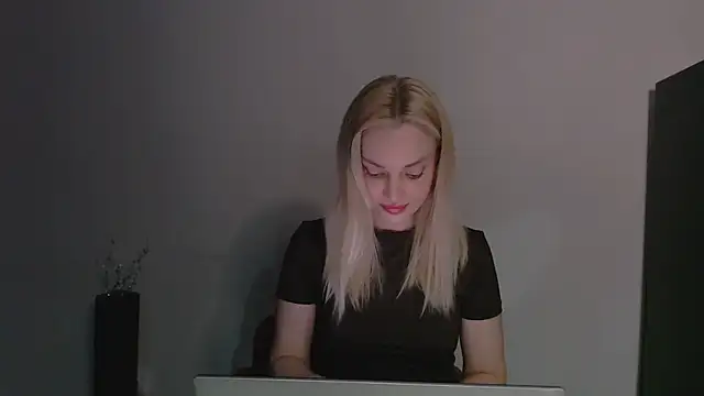 Snapshot of Lia_noo_regrets chatting on April 2026 06:10:01 PM Lia noo regrets online show from April 2026 06:10:01 PM