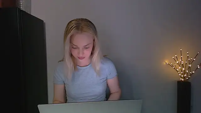 Snapshot of Lia_noo_regrets chatting on May 2026 05:21:02 PM Lia noo regrets online show from May 2026 05:21:02 PM