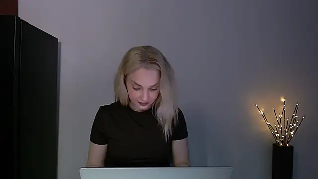 Snapshot of Lia_noo_regrets chatting on May 2026 04:04:01 PM Lia noo regrets online show from May 2026 04:04:01 PM