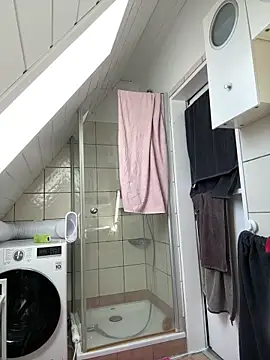 Snapshot of SweetTeenGirl chatting on September 2025 01:25:02 PM SweetTeenGirl online show from September 2025 01:25:02 PM