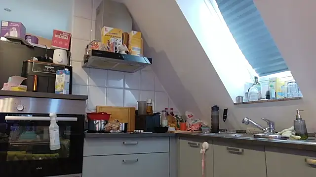 Snapshot of SweetTeenGirl chatting on October 2025 09:43:02 AM SweetTeenGirl online show from October 2025 09:43:02 AM