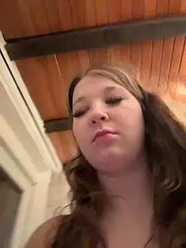 Snapshot of SweetTeenGirl chatting on November 2025 06:03:02 AM SweetTeenGirl online show from November 2025 06:03:02 AM