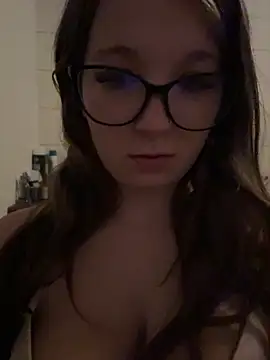 Snapshot of SweetTeenGirl chatting on November 2025 03:19:02 PM SweetTeenGirl online show from November 2025 03:19:02 PM