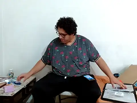 Snapshot of MeisanPaul chatting on November 2025 09:06:02 PM MeisanPaul online show from November 2025 09:06:02 PM