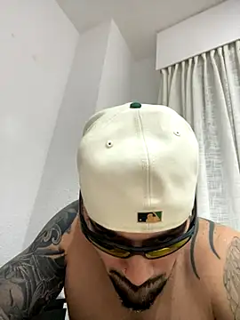 Snapshot of penebunny chatting on December 2025 04:39:02 AM penebunny online show from December 2025 04:39:02 AM