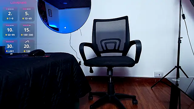 Alisse Moore online show from October 2025 12:35:02 PM