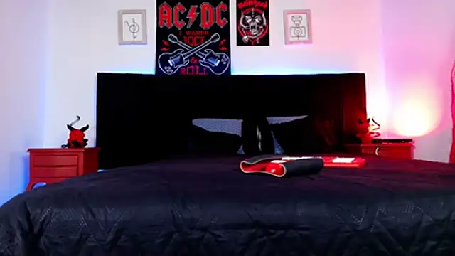 Alisse Moore online show from June 2026 12:24:02 PM