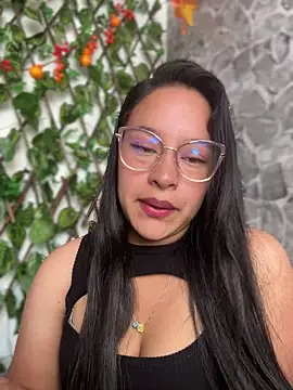 Liulee2 online show from November 2025 04:28:02 PM