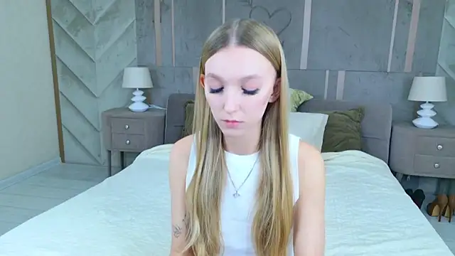 Snapshot of KellyBradford chatting on September 2025 05:29:01 AM KellyBradford online show from September 2025 05:29:01 AM